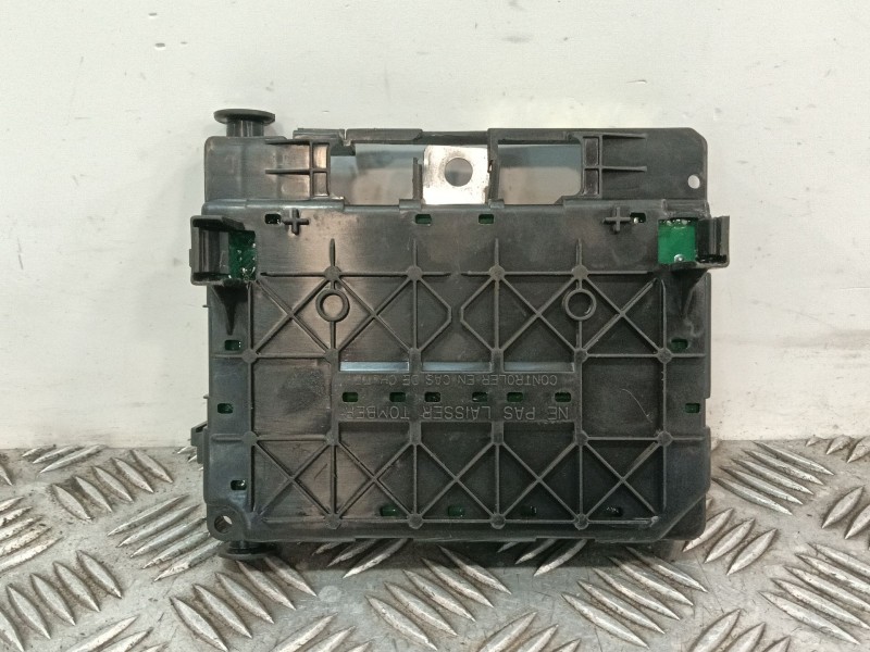 Recambio de caja reles / fusibles para peugeot 1007 (km_) 1.4 hdi referencia OEM IAM T118470004L 965061838000 