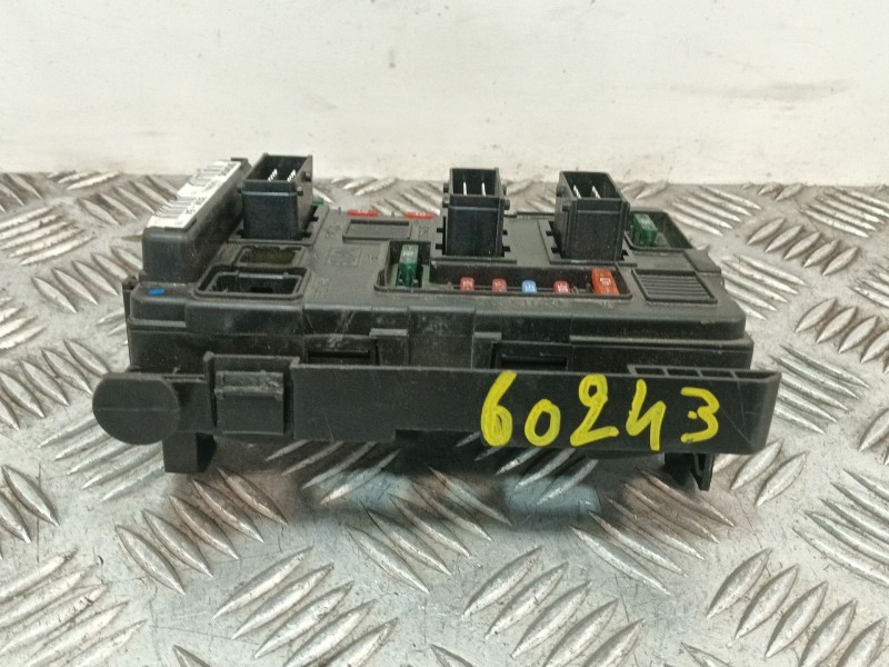 Recambio de caja reles / fusibles para peugeot 1007 (km_) 1.4 hdi referencia OEM IAM T118470004L 965061838000 