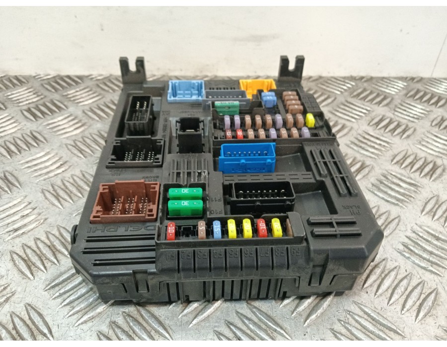 Recambio de caja reles / fusibles para opel crossland x / crossland (p17, p2qo) 1.2 (75) referencia OEM IAM 981985148001  