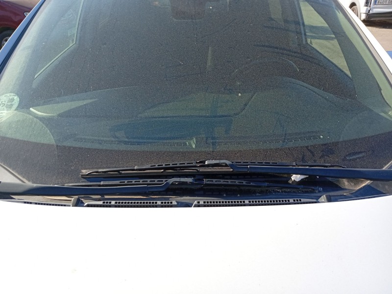 Recambio de brazo limpia delantero derecho para kia carens iv 1.7 crdi referencia OEM IAM 98321A4000  