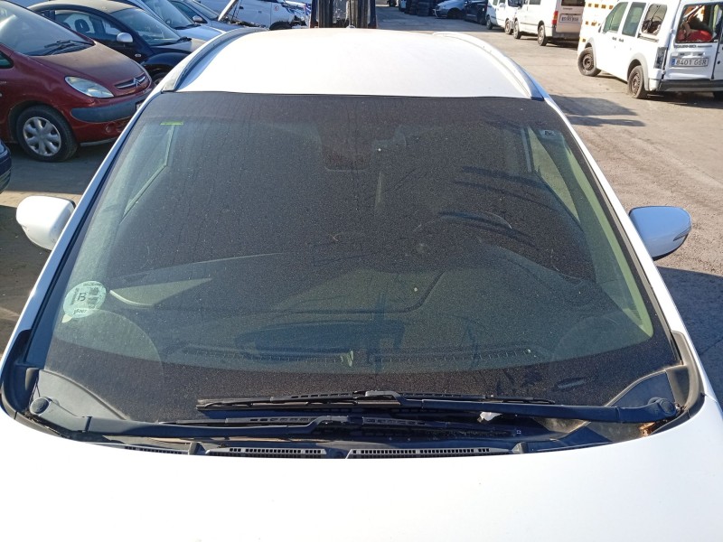 Recambio de brazo limpia delantero izquierdo para kia carens iv 1.7 crdi referencia OEM IAM 98311A4000  