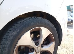 Recambio de paso de rueda trasero izquierdo para kia carens iv 1.7 crdi referencia OEM IAM 86830A4000  