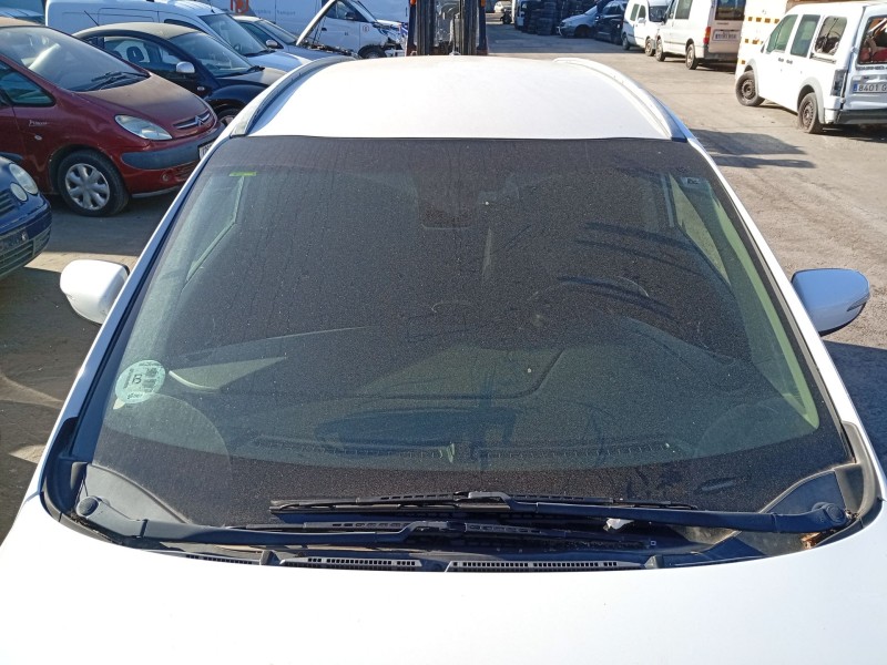 Recambio de parabrisas para kia carens iv 1.7 crdi referencia OEM IAM 86111A4120DS2  