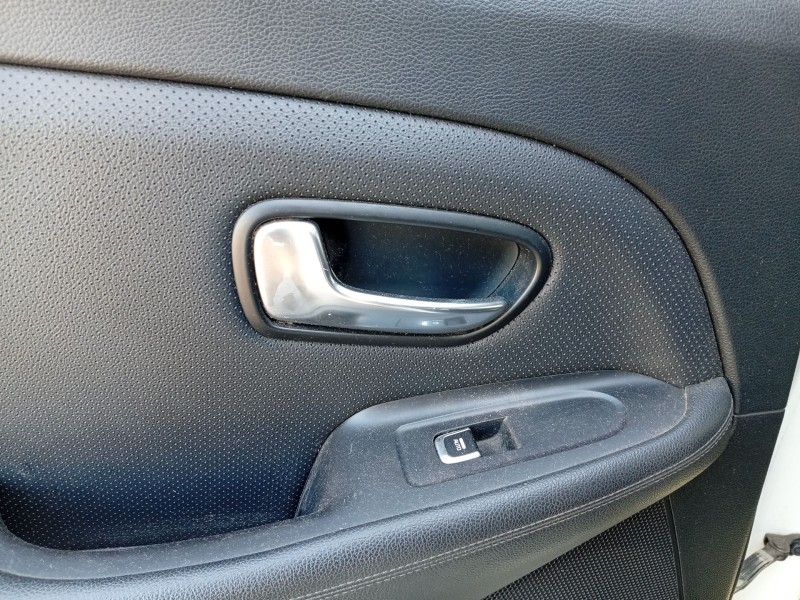 Recambio de maneta interior trasera izquierda para kia carens iv 1.7 crdi referencia OEM IAM 83610A4110CRP  