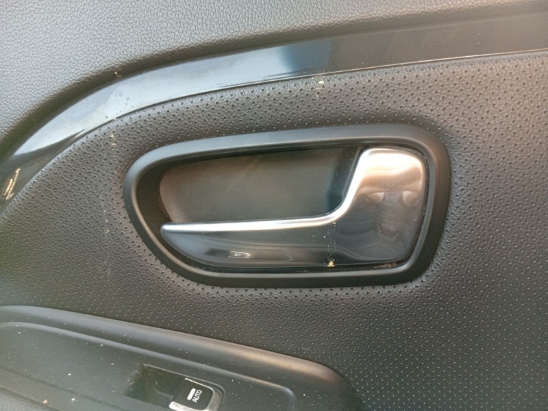 Recambio de maneta interior delantera derecha para kia carens iv 1.7 crdi referencia OEM IAM 82620A4110CRP  