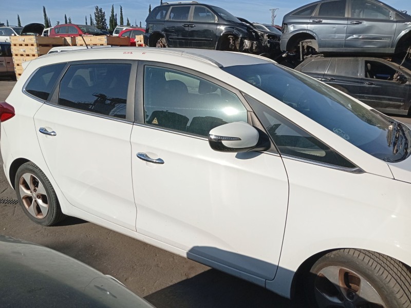Recambio de puerta delantera derecha para kia carens iv 1.7 crdi referencia OEM IAM 76004A4000  