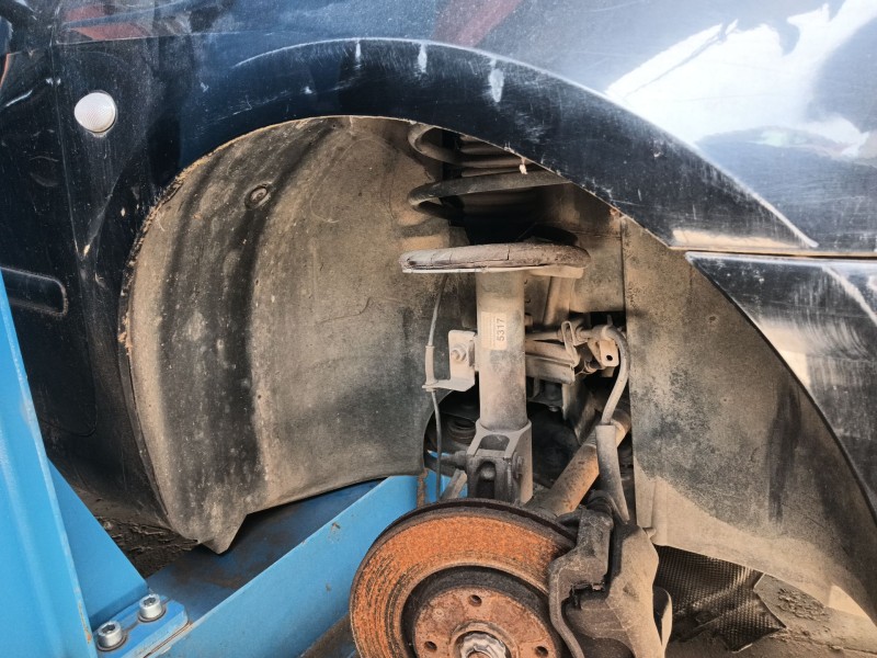 Recambio de paso de rueda delantero derecho para peugeot 307 cc (3b) 2.0 16v referencia OEM IAM 7136N7  
