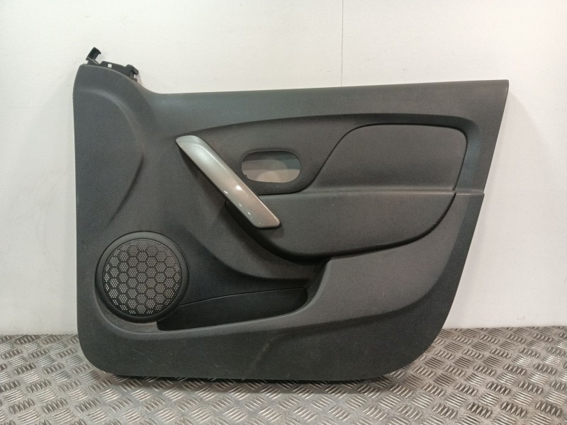 Recambio de guarnecido puerta delantera derecha para dacia sandero referencia OEM IAM 809002525R 809000922R 