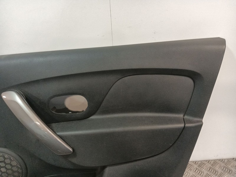 Recambio de guarnecido puerta delantera derecha para dacia sandero referencia OEM IAM 809002525R 809000922R 