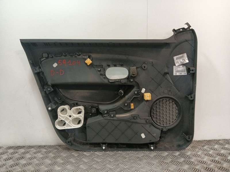 Recambio de guarnecido puerta delantera derecha para dacia sandero referencia OEM IAM 809002525R 809000922R 