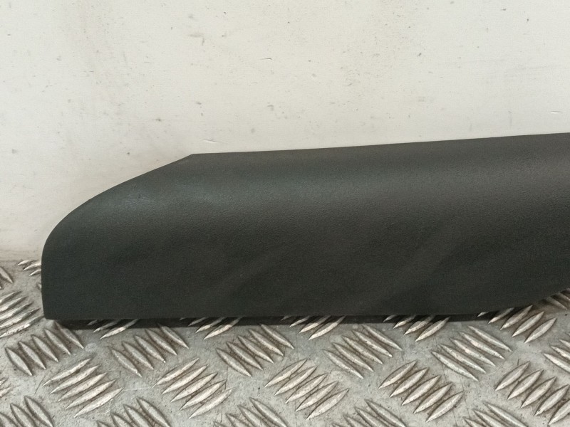 Recambio de moldura para iveco daily vi furgoneta 35s18, 35c18, 40c18, 50c18, 60c18, 65c18, 70c18 referencia OEM IAM 5801850027 