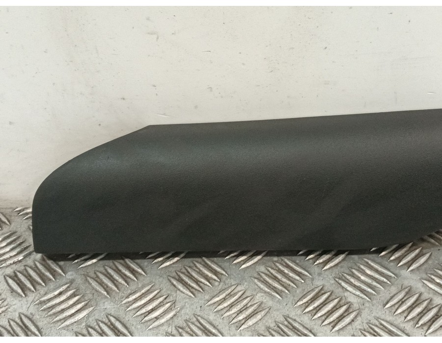 Recambio de moldura para iveco daily vi furgoneta 35s18, 35c18, 40c18, 50c18, 60c18, 65c18, 70c18 referencia OEM IAM 5801850027 