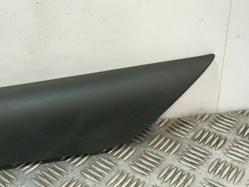 Recambio de moldura para iveco daily vi furgoneta 35s18, 35c18, 40c18, 50c18, 60c18, 65c18, 70c18 referencia OEM IAM 5801850027 