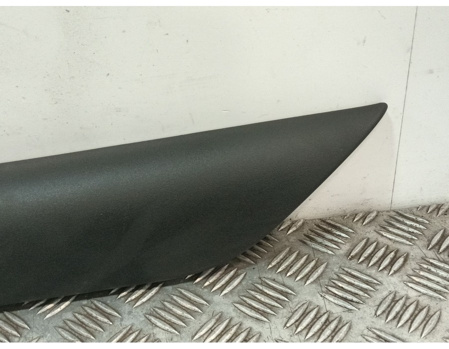 Recambio de moldura para iveco daily vi furgoneta 35s18, 35c18, 40c18, 50c18, 60c18, 65c18, 70c18 referencia OEM IAM 5801850027 