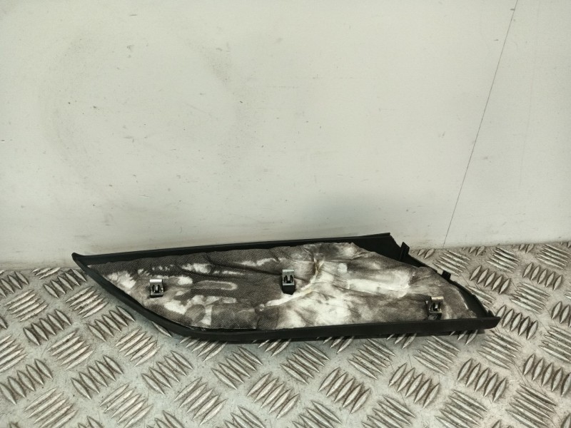 Recambio de moldura para iveco daily vi furgoneta 35s18, 35c18, 40c18, 50c18, 60c18, 65c18, 70c18 referencia OEM IAM 5801850027 