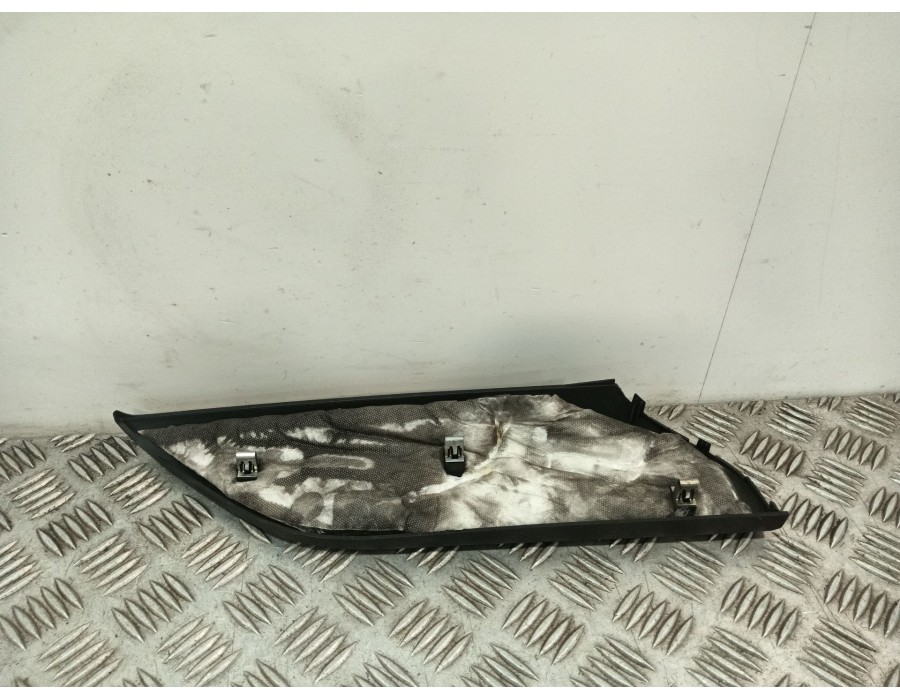 Recambio de moldura para iveco daily vi furgoneta 35s18, 35c18, 40c18, 50c18, 60c18, 65c18, 70c18 referencia OEM IAM 5801850027 