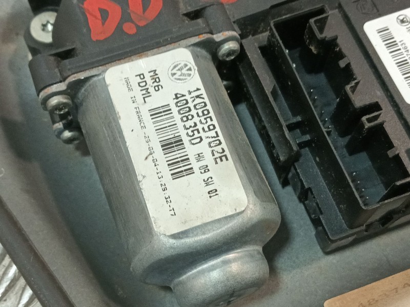 Recambio de elevalunas delantero derecho para volkswagen golf v berlina (1k1) referencia OEM IAM 1K0959792C 1K0959702E 1K3837462