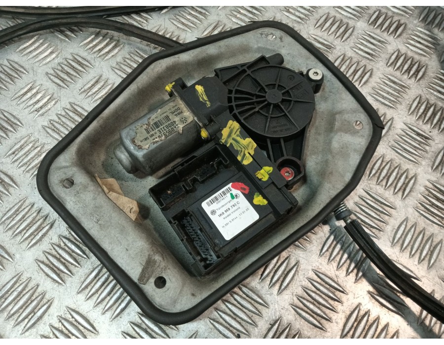 Recambio de elevalunas delantero izquierdo para volkswagen golf v (1k1) 1.9 tdi referencia OEM IAM 1K3837461A 1K4837461A 1K58374