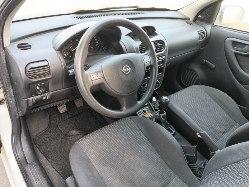 opel corsa c (x01) del año 2003