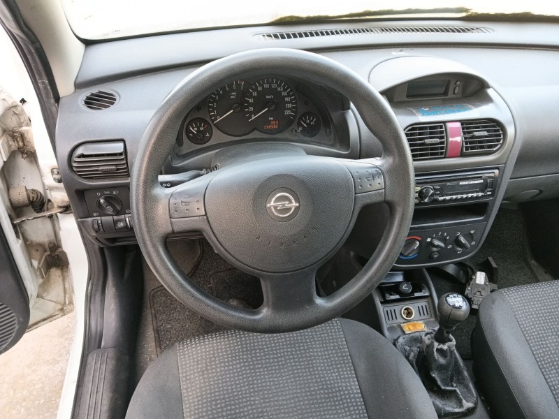 opel corsa c (x01) del año 2003