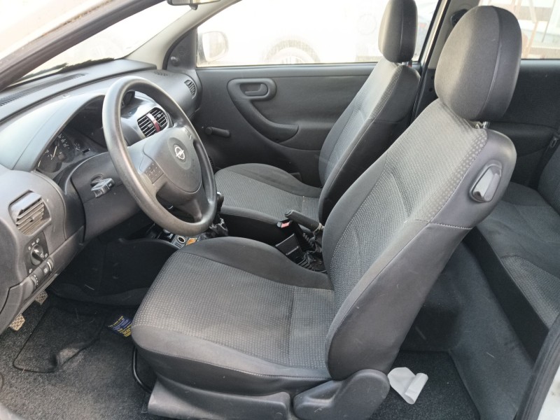 opel corsa c (x01) del año 2003