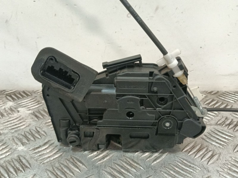 Recambio de cerradura puerta trasera izquierda para skoda yeti (5l) 1.2 tsi referencia OEM IAM 5K4839015F  