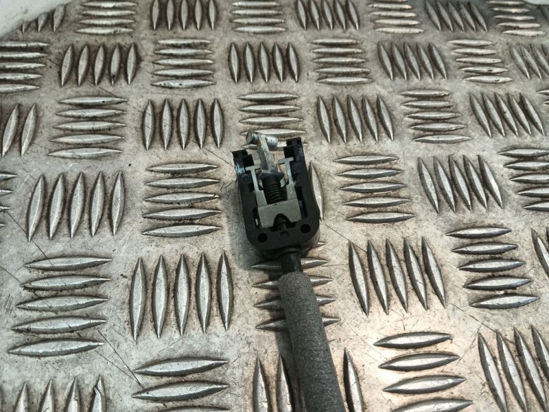 Recambio de cerradura puerta trasera izquierda para skoda yeti (5l) 1.2 tsi referencia OEM IAM 5K4839015F  