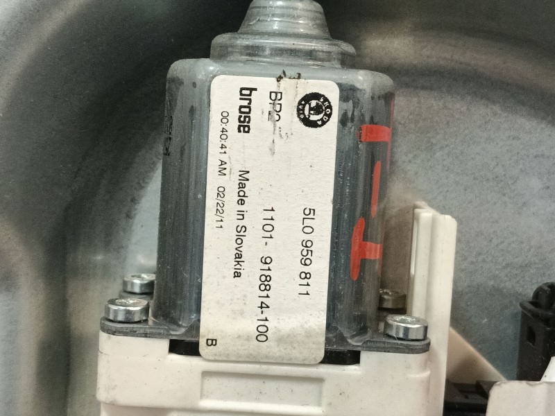 Recambio de elevalunas trasero izquierdo para skoda yeti (5l) 1.2 tsi referencia OEM IAM 5L0839461A 5L0959811 5L0839401A