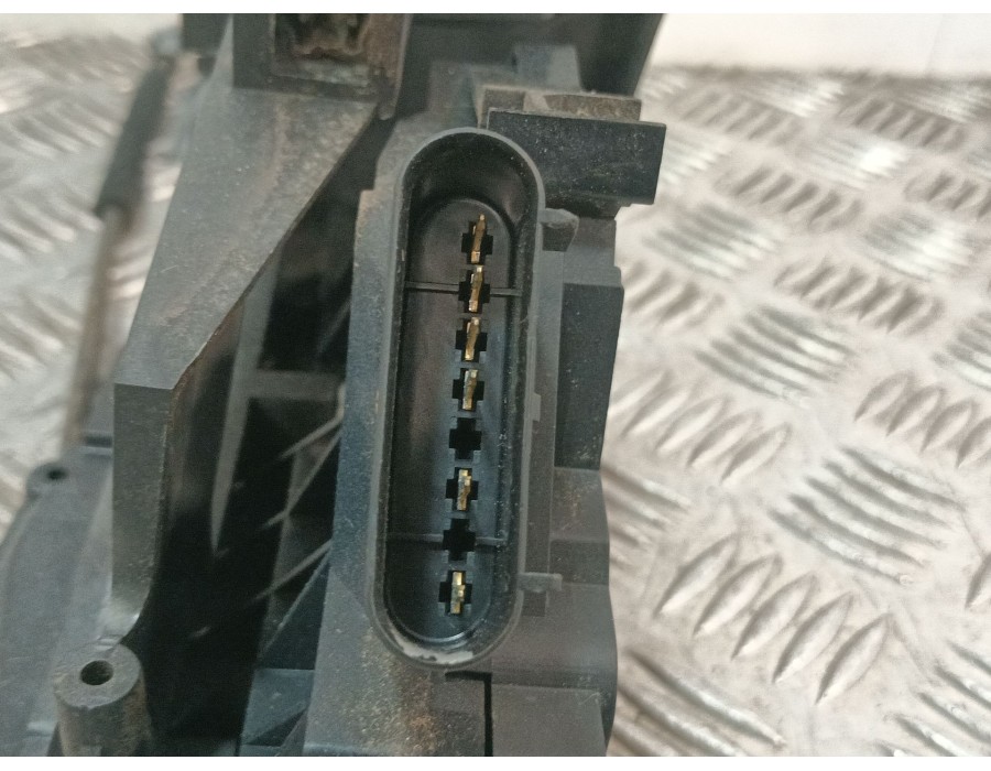 Recambio de cerradura puerta trasera derecha para ford c-max 1.0 ecoboost cat referencia OEM IAM AM5AR26412CC  