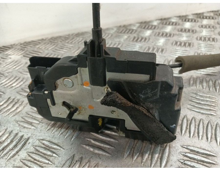 Recambio de cerradura puerta trasera derecha para nissan pulsar hatchback (c13) 1.2 dig-t referencia OEM IAM 825003ZL0A  