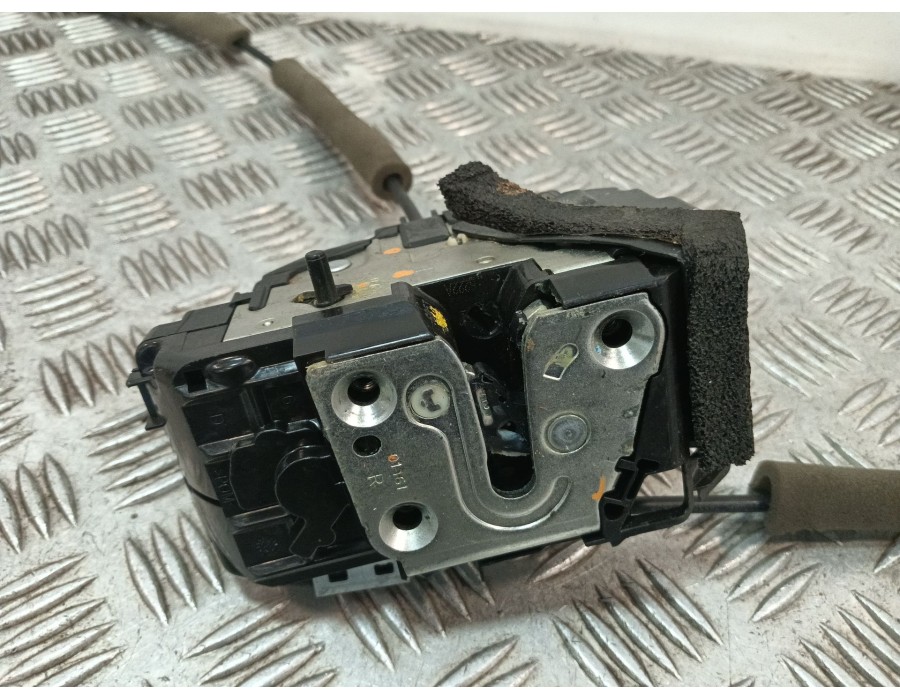 Recambio de cerradura puerta trasera derecha para nissan pulsar hatchback (c13) 1.2 dig-t referencia OEM IAM 825003ZL0A  