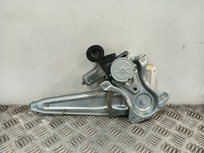 Recambio de elevalunas trasero derecho para toyota yaris (_p13_) 1.5 (nsp131_) referencia OEM IAM 857200D120 973581101 AV2621002
