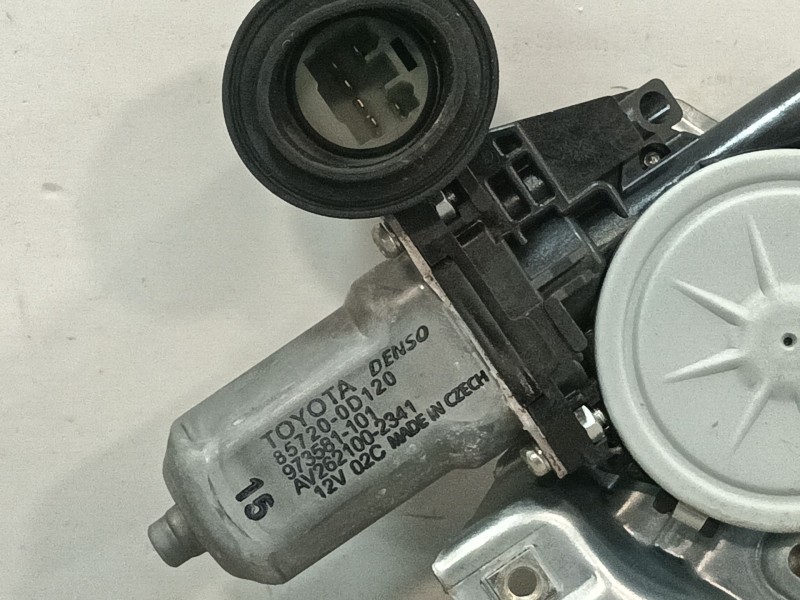Recambio de elevalunas trasero derecho para toyota yaris (_p13_) 1.5 (nsp131_) referencia OEM IAM 857200D120 973581101 AV2621002