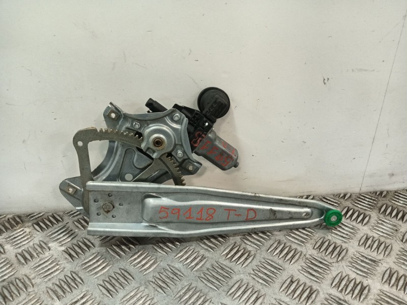 Recambio de elevalunas trasero derecho para toyota yaris (_p13_) 1.5 (nsp131_) referencia OEM IAM 857200D120 973581101 AV2621002