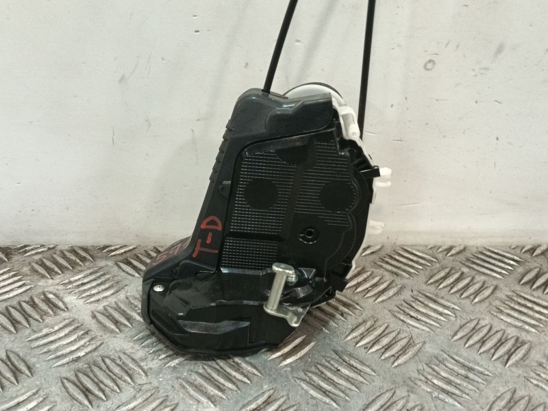Recambio de cerradura puerta trasera derecha para toyota yaris (_p13_) 1.5 (nsp131_) referencia OEM IAM 690500D310  
