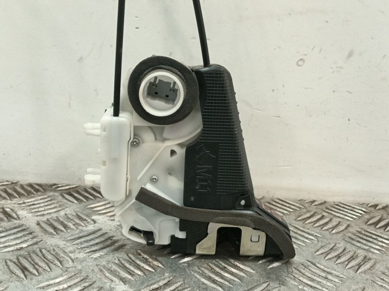 Recambio de cerradura puerta trasera derecha para toyota yaris (_p13_) 1.5 (nsp131_) referencia OEM IAM 690500D310  