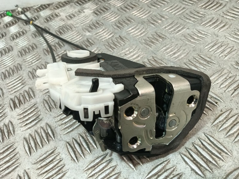 Recambio de cerradura puerta trasera derecha para toyota yaris (_p13_) 1.5 (nsp131_) referencia OEM IAM 690500D310  