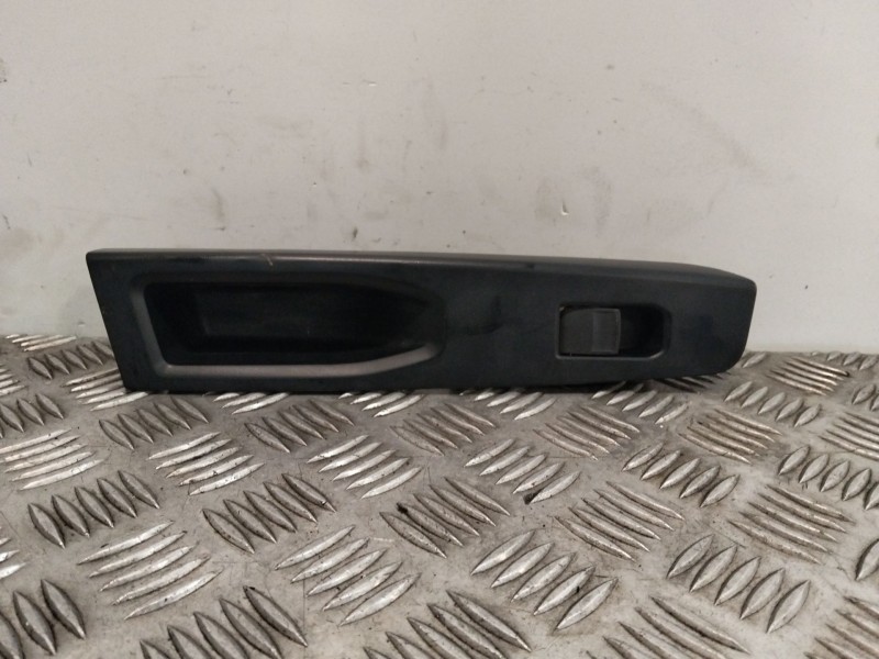Recambio de mando elevalunas trasero derecho para toyota yaris (_p13_) 1.5 (nsp131_) referencia OEM IAM 742710D400  