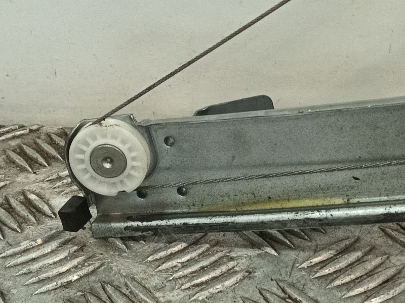 Recambio de elevalunas trasero derecho para dacia sandero (bs_) 1.2 16v referencia OEM IAM 8200733830  