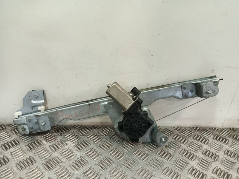 Recambio de elevalunas delantero derecho para dacia sandero referencia OEM IAM 9030256 128000842 