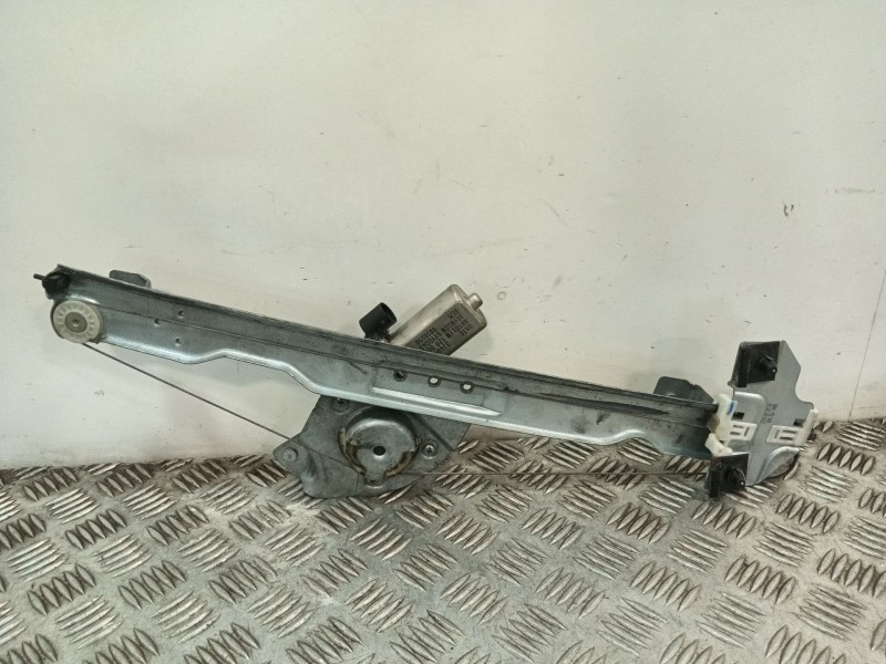 Recambio de elevalunas delantero derecho para dacia sandero referencia OEM IAM 9030256 128000842 