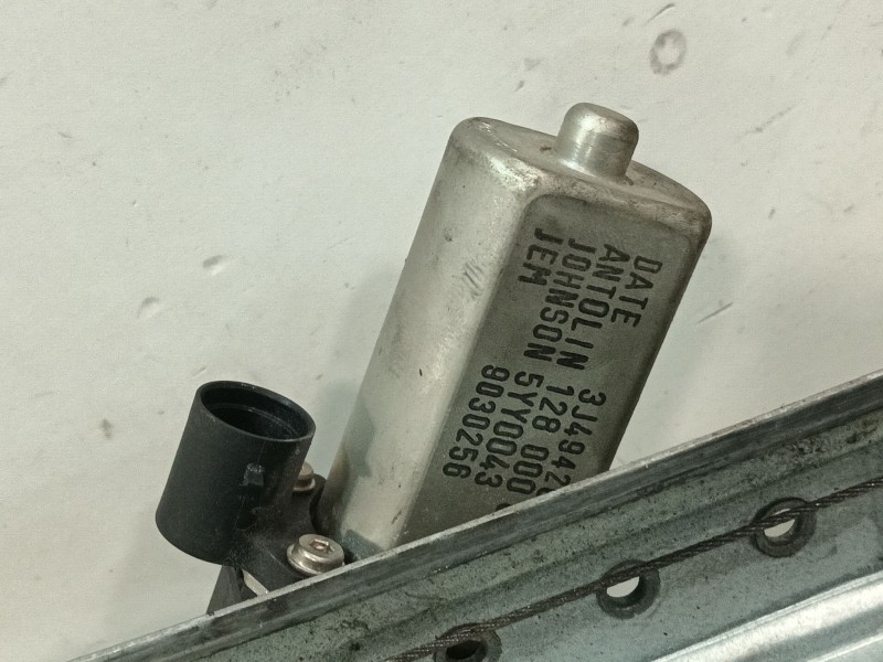 Recambio de elevalunas delantero derecho para dacia sandero referencia OEM IAM 9030256 128000842 