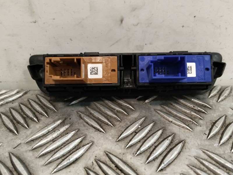 Recambio de interruptor para peugeot 208 referencia OEM IAM 967501172  