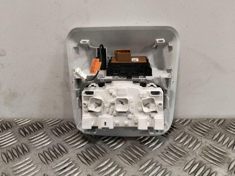 Recambio de luz interior para peugeot 208 referencia OEM IAM 96738108  
