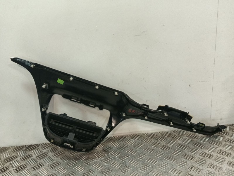 Recambio de aireador para peugeot 208 referencia OEM IAM 9673830077TR  