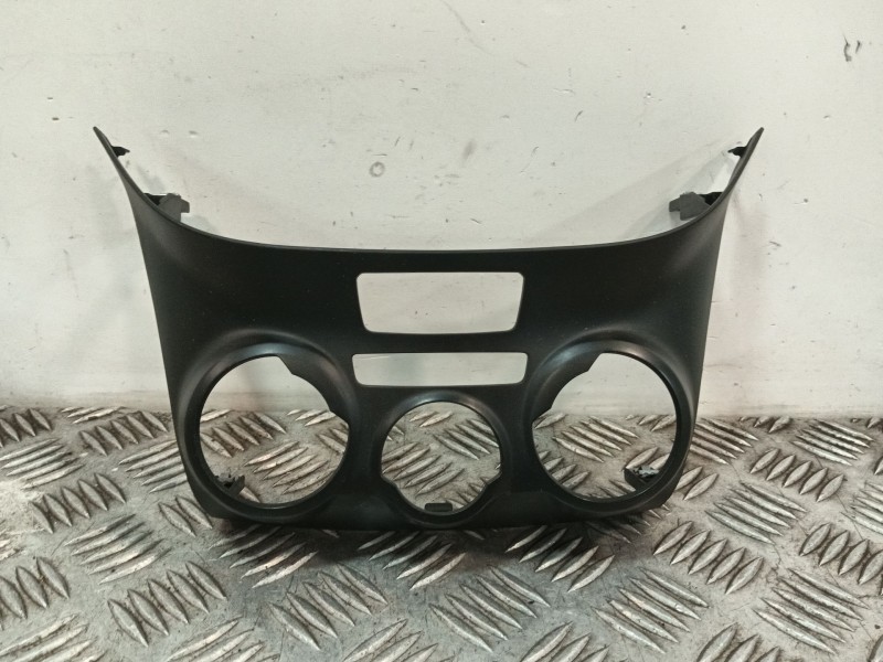 Recambio de moldura para peugeot 208 referencia OEM IAM 9672846477 1096632X 