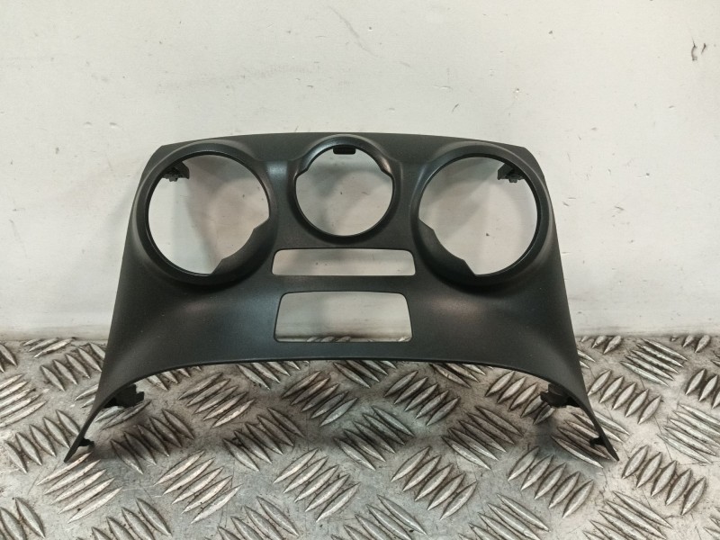 Recambio de moldura para peugeot 208 referencia OEM IAM 9672846477 1096632X 