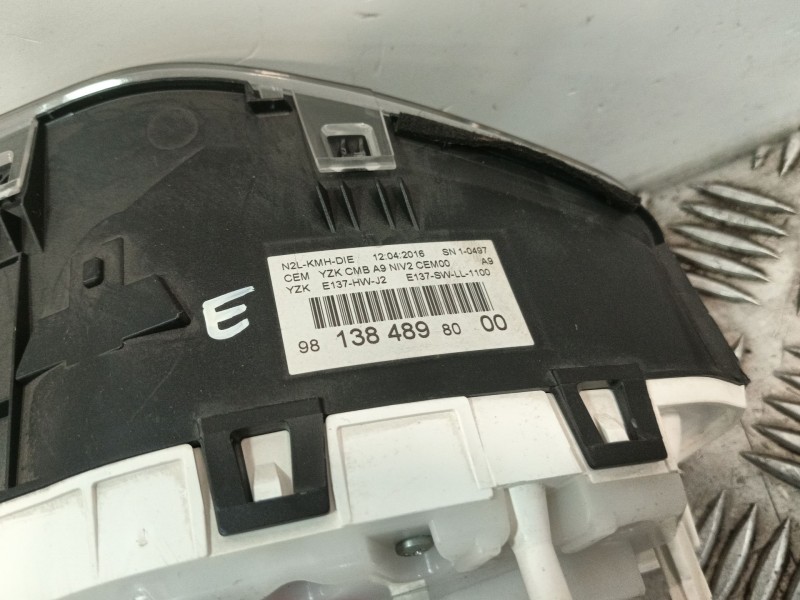 Recambio de cuadro instrumentos para peugeot 208 referencia OEM IAM 769167080U  