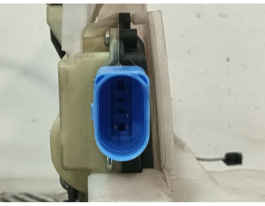 Recambio de cerradura puerta delantera izquierda para volkswagen polo iv (9n_, 9a_) 1.4 tdi referencia OEM IAM 3B1837015AQ  