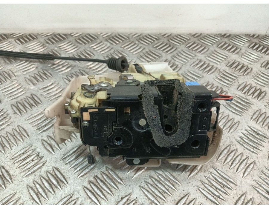 Recambio de cerradura puerta delantera izquierda para volkswagen polo iv (9n_, 9a_) 1.4 tdi referencia OEM IAM 3B1837015AQ  